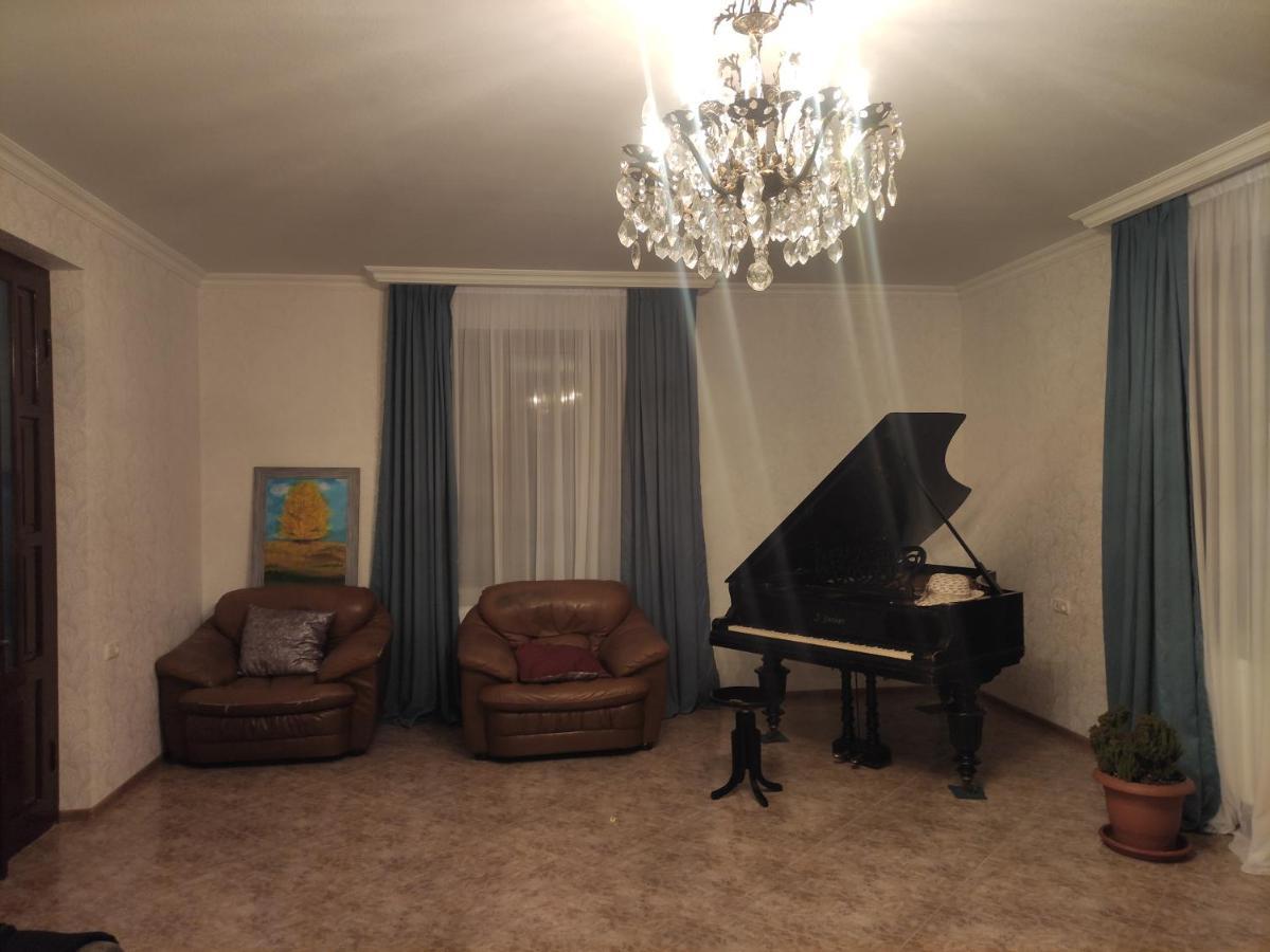 Rustavi Guest House Buitenkant foto