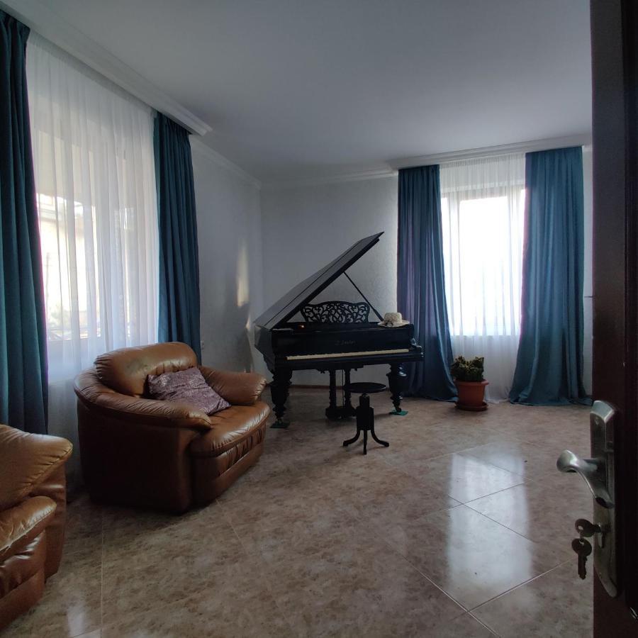 Rustavi Guest House Buitenkant foto